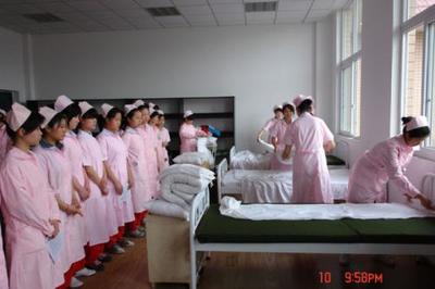 貴州省老年服務(wù)與管理專業(yè)就業(yè)方向與前景分析——聚焦護理機構(gòu)服務(wù)